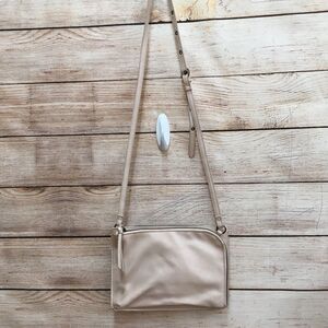 T-SHIRT &JEANS CROSSBODY BAG IN CREAM‎